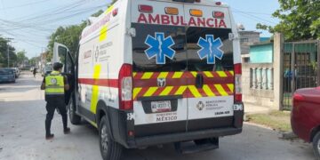 Accidente en avenida con autobús arrollando a peatones