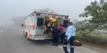 Accidente de tráiler y motociclista en carretera Tampico-Valles