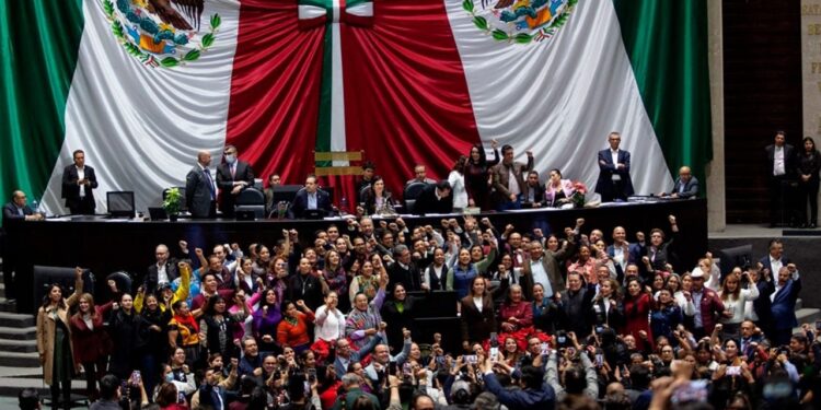 Legisladores de Morena apoyan postura de Sheinbaum en cámara de diputados