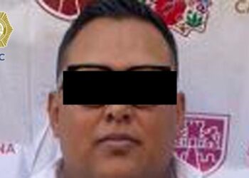 Policías detienen a sospechosos en Iztapalapa