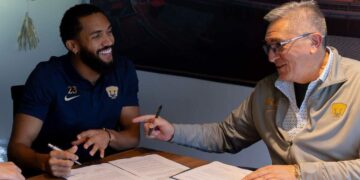 Juninho jugador de Pumas en presentación oficial