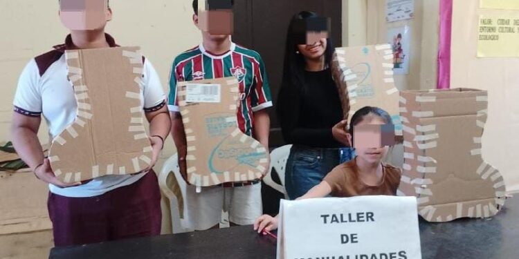 Taller de manualidades para prevención de violencia en Reynosa