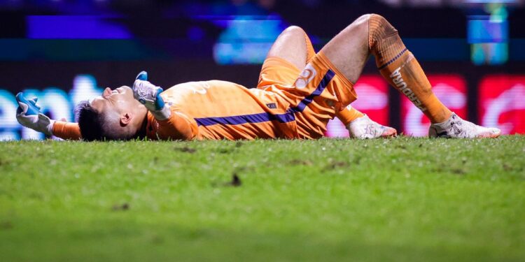 Portero Julio González durante partido de futbol en Copa América