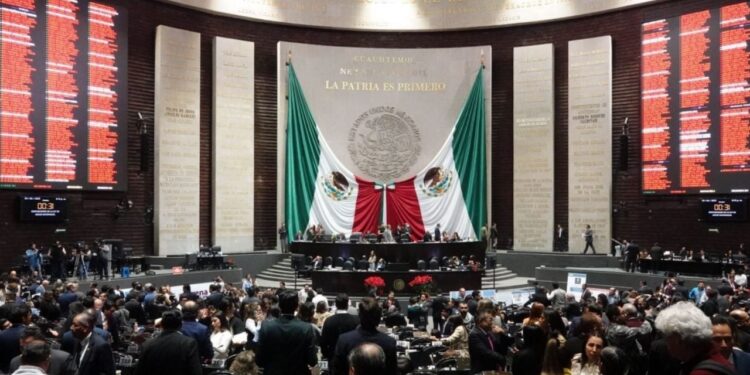 Diputados en sesión parlamentaria en México