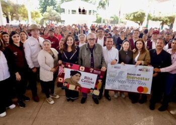 Entrega de Beca Rita Cetina en Sinaloa para estudiantes de secundaria