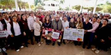 Entrega de Beca Rita Cetina en Sinaloa para estudiantes de secundaria