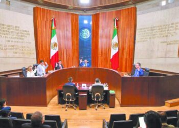 Salón de sesiones del Tribunal Electoral de Morelos con integrantes presentes