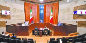 Salón de sesiones del Tribunal Electoral de Morelos con integrantes presentes