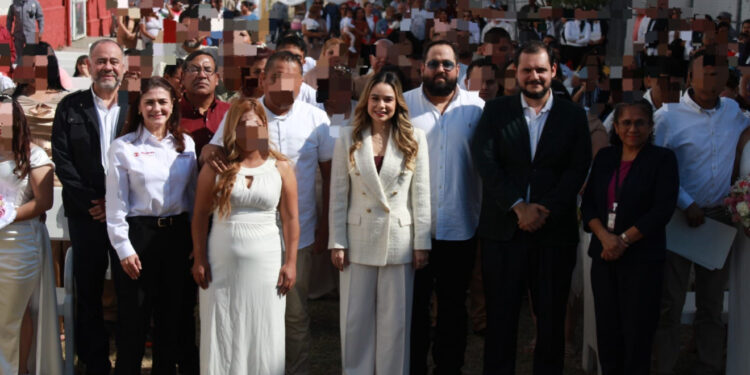 21 parejas contraen matrimonio en ceremonia colectiva dentro del CEDES Victoria