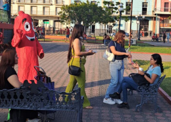 Celebran el día internacional del condón y reparten 3 mil preservativos