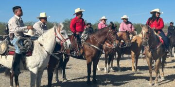 Alcaldesa de Jiménez inicia con cabalgata las festividades por el 277 aniversario del municipio