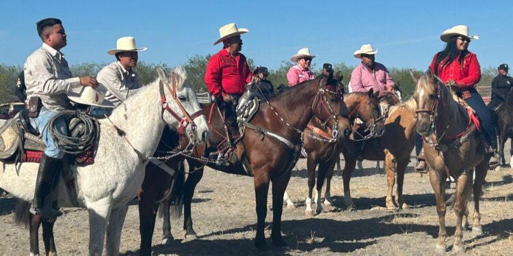 Alcaldesa de Jiménez inicia con cabalgata las festividades por el 277 aniversario del municipio