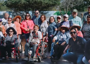 Comisión de Parques recibe a personas adultas mayores del programa “Encuentro de Padres” en el Zoológico de Tamatán