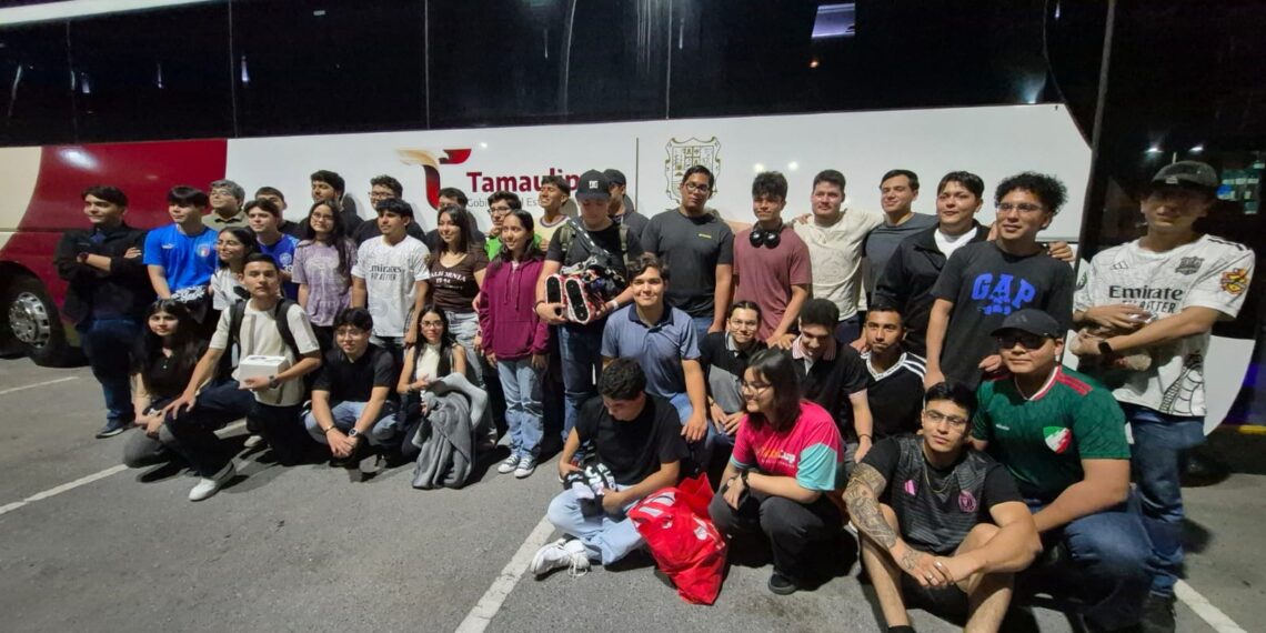 Chicos de Nix-Lab salen con destino al Torneo Mexicano de Robótica