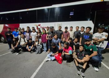 Chicos de Nix-Lab salen con destino al Torneo Mexicano de Robótica