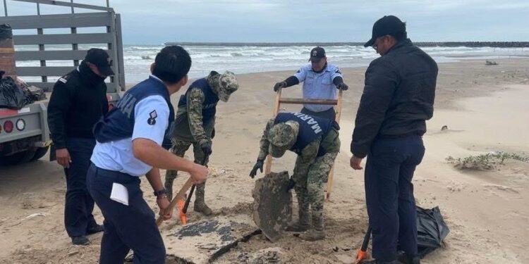 Retiran 236 kilogramos de hidrocarburo en playas de Tamaulipas