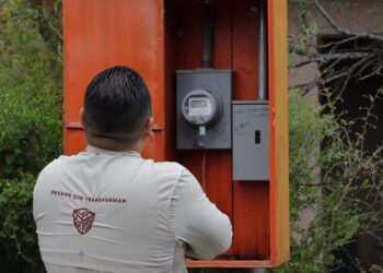 Alcalde supervisa instalación de transformador para restablecer sistema hídrico en comunidades