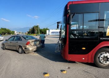 Choque de unidad de Ruta Conecta deja solo daños materiales; servicio continúa operando