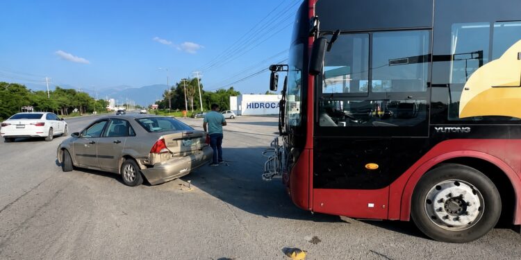 Choque de unidad de Ruta Conecta deja solo daños materiales; servicio continúa operando