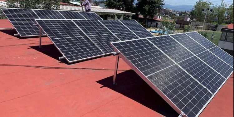 Lucero Deosdady descarta impuestos a paneles solares; iniciativa busca prevenir accidentes