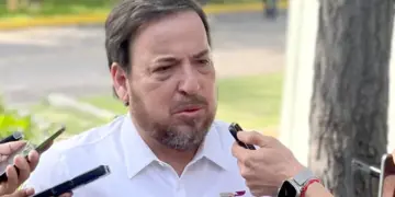 Tamaulipas consultará a 55 mil maestros antes de definir reglas para celulares en escuelas