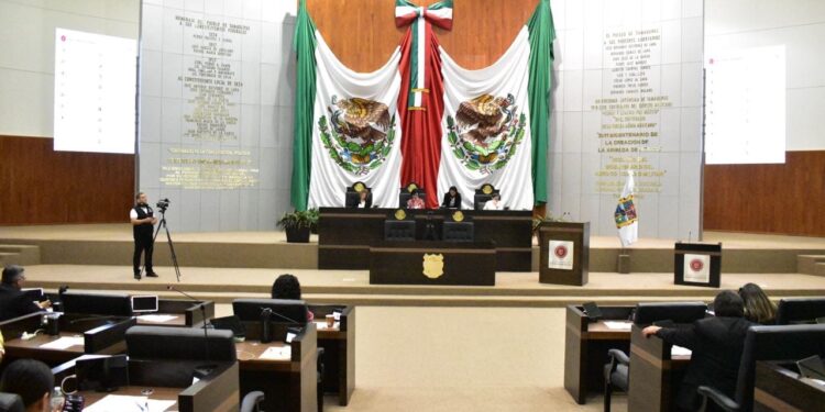 Va Congreso contra escuelas que engañen con estudios sin validez oficial